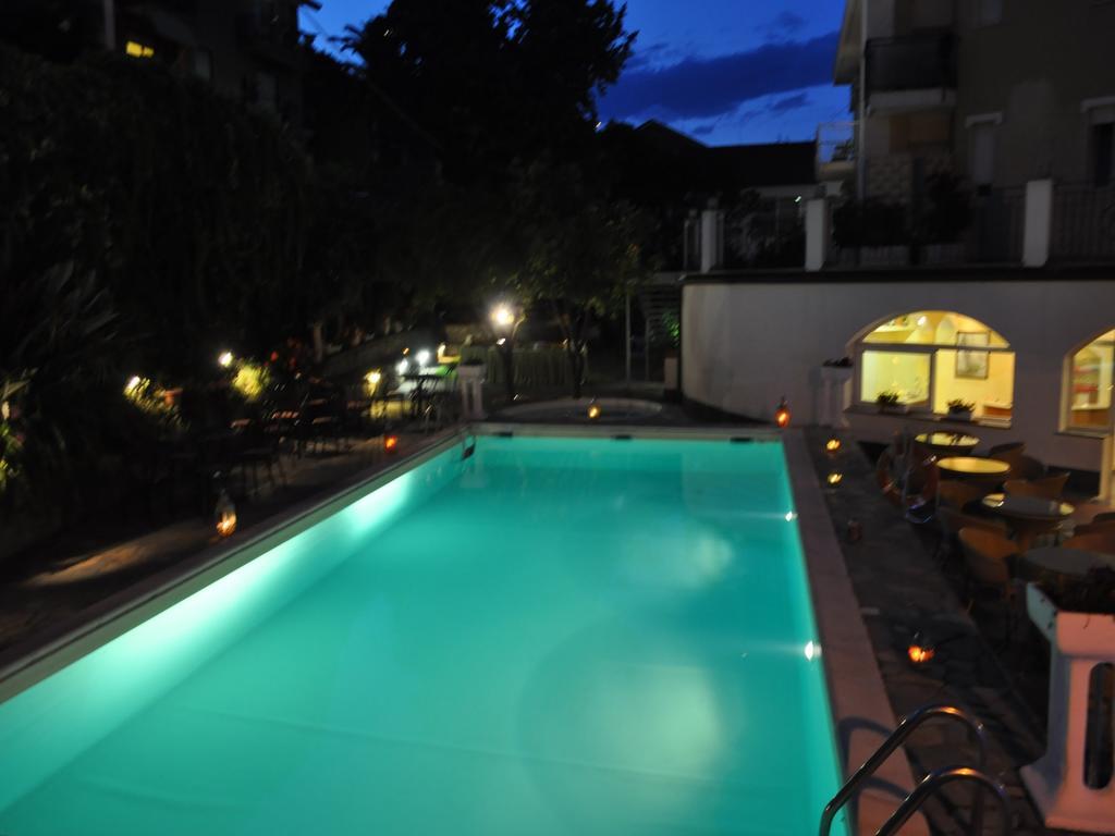 Hotel Bellavista San Bartolomeo Al Mare Exterior photo