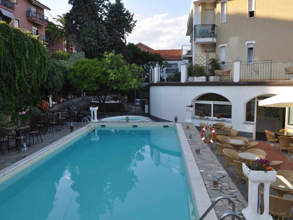 Hotel Bellavista San Bartolomeo Al Mare Exterior photo
