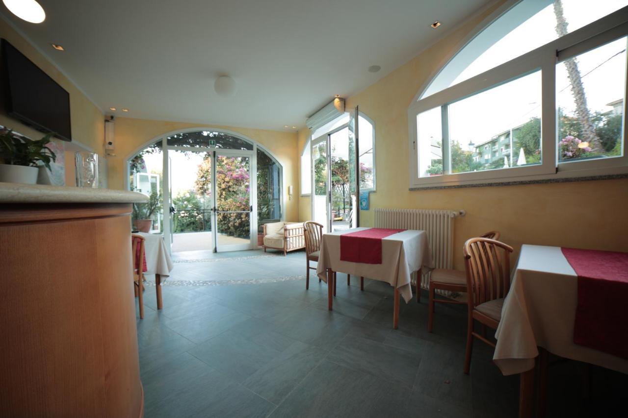Hotel Bellavista San Bartolomeo Al Mare Exterior photo