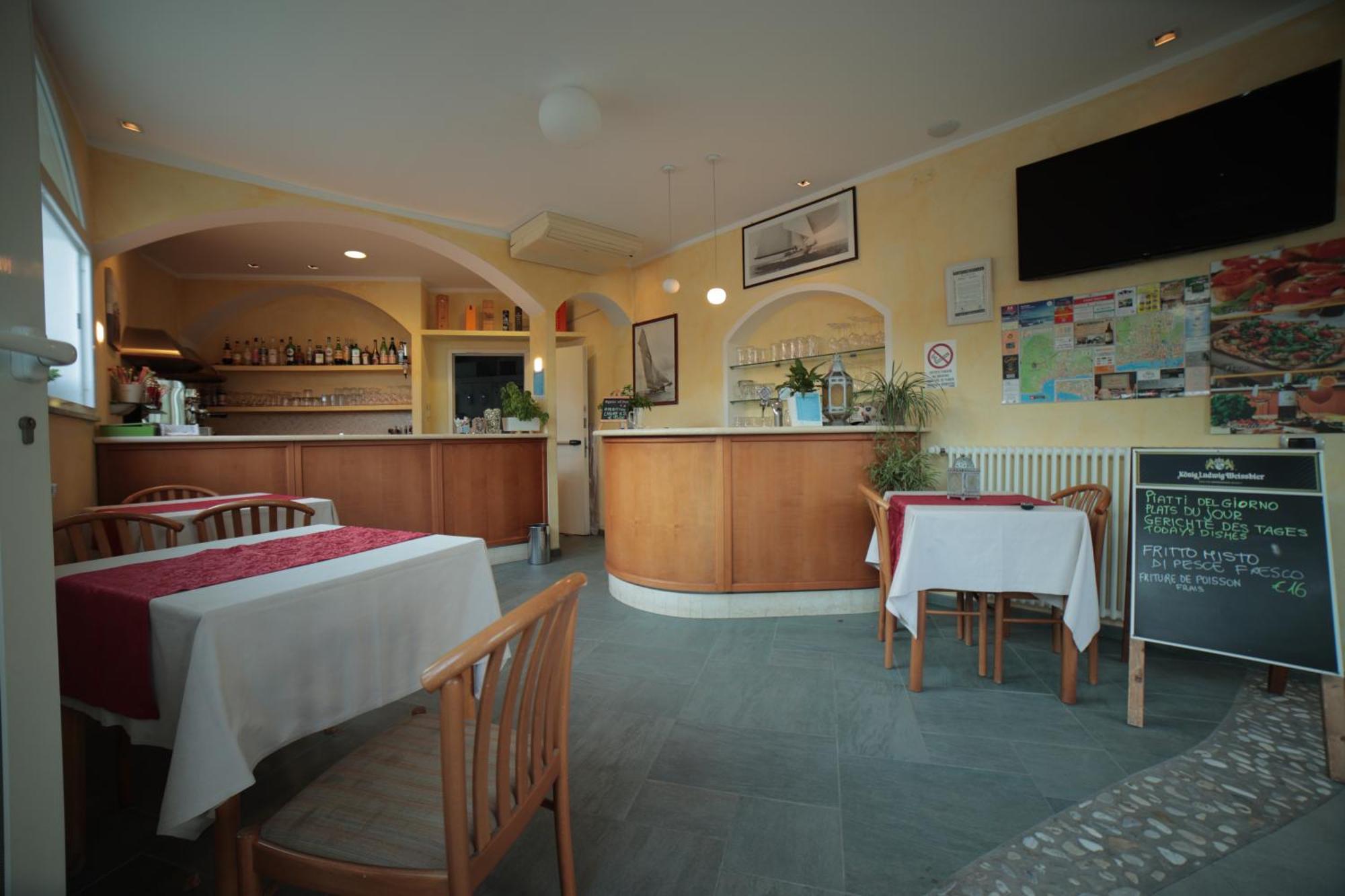 Hotel Bellavista San Bartolomeo Al Mare Exterior photo
