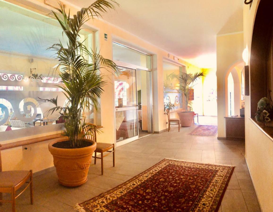 Hotel Bellavista San Bartolomeo Al Mare Exterior photo